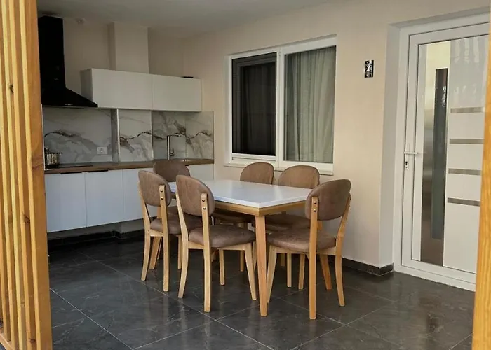 Eisel * Golem (Tirana)