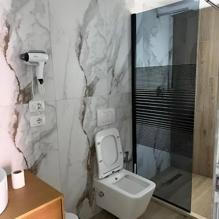 Eisel Apartment Golem (Tirana)